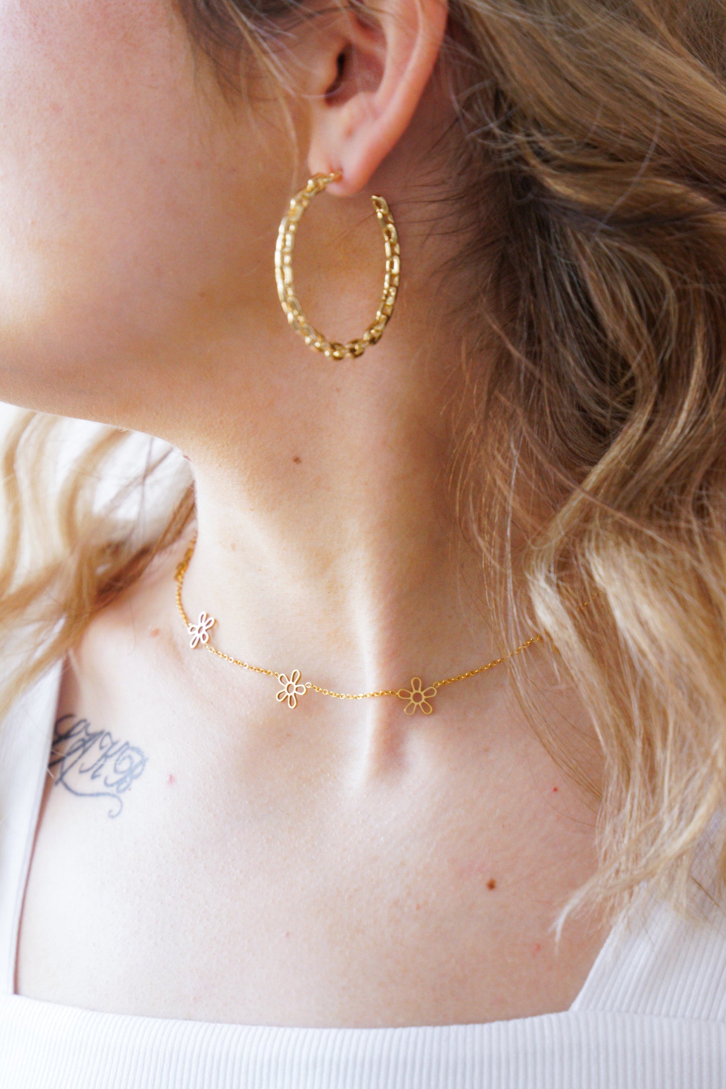 Dainty Daisy Necklace,Necklaces,GOLD JEWELRY, JEWELRY, NECKLACE- DEFIANT