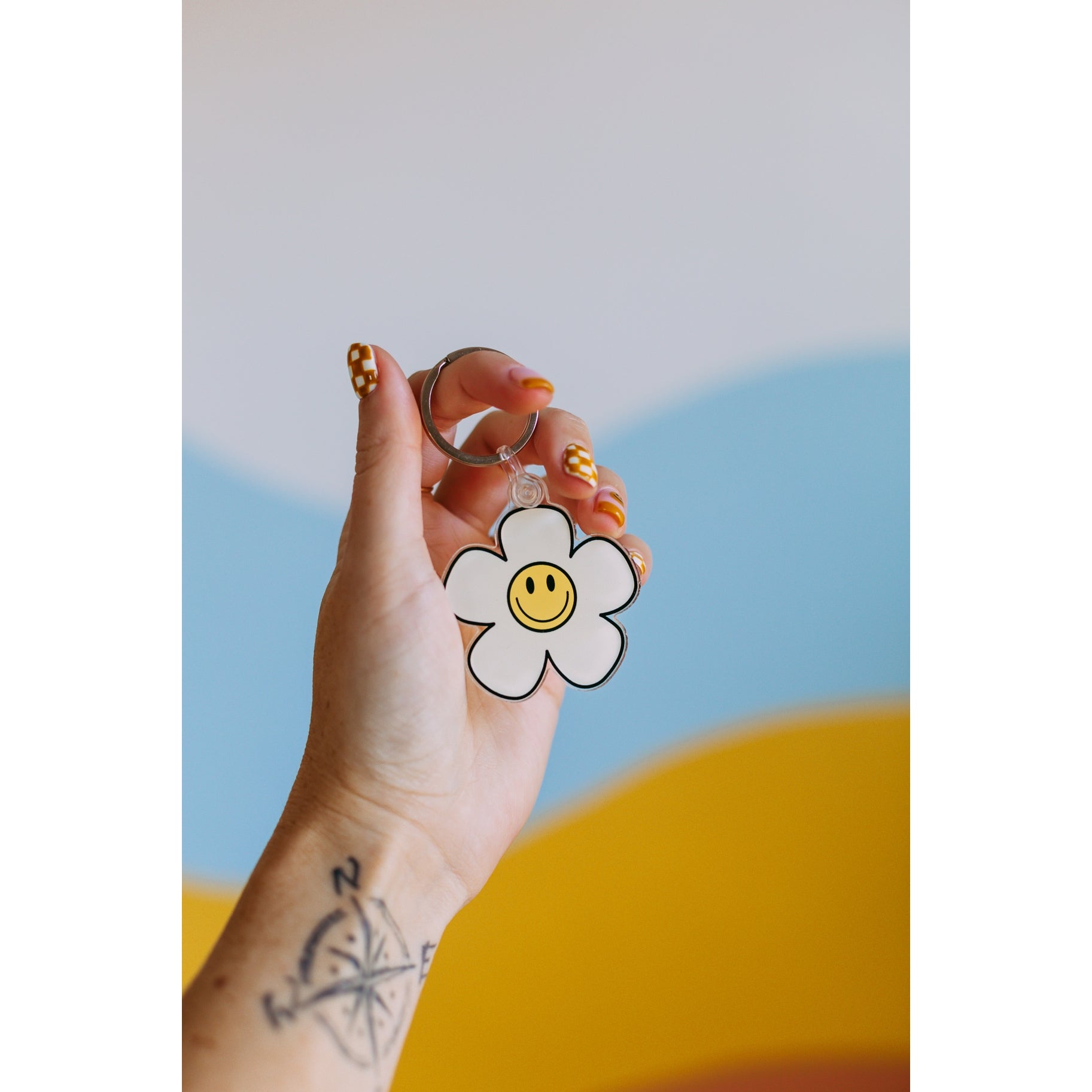Retro Daisy Keychain,ACCESSORIES,KEYCHAINS, SMILEY FACE- DEFIANT